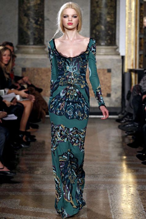 Emilio Pucci Fall 2011 | Milan Fashion Week Daphne Groeneveld, Fashion Fantasy, Maxi Dress Green, Emilio Pucci, Beautiful Gowns, Milan Fashion Week, Beautiful Outfits, Runway Fashion, Evening Gowns