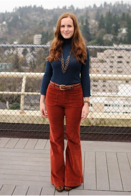 Here are some stylish ideas how to wear corduroy pants in your everyday life. Lots of cool outfits ideas for any occasion. Blue Turtleneck Outfit, Red Top Outfit, Corduroy Fashion, Pant Outfits For Women, Lookbook Casual, 70s Outfit, Corduroy Pants Outfit, Turtleneck Outfit, Red Outfit