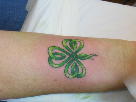 Shamrock Tattoo I had done in Dublin Ireland, by Sean at Snakebite Tattoo Celtic Tattoo For Women Irish, Irish Flower Tattoo, Celtic Tattoo For Women, Shamrock Tattoo, Tatoo 3d, Shamrock Tattoos, Celtic Knot Tattoo, Cross Tattoos For Women, Irish Tattoos