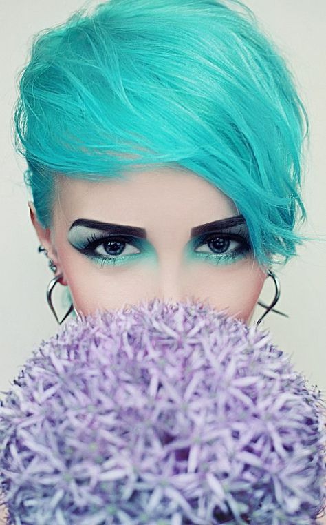 Turquoise Hair & Eye Makeup fashion hair blue makeup color hair color hairstyle eye shadow short hair turquoise. dye Teal Hair, Turquoise Hair, Hair Color Pastel, Ombré Hair, Funky Hairstyles, Pastel Hair, Rainbow Hair, Hair Envy, Crazy Hair