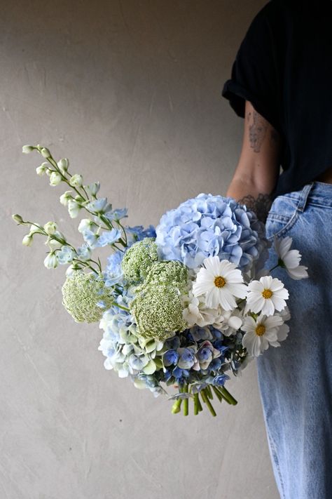 Hydrenga Wedding Bouquets, Blue Spring Bouquet, Hydrangeas Bouquet Aesthetic, Something Blue Flowers, Daisy And Hydrangea Bouquet, Blue Carnations Bouquet, Fake And Real Flowers Mixed, Bouquet Hydrangea Blue, Dark Blue Delphinium Bouquet