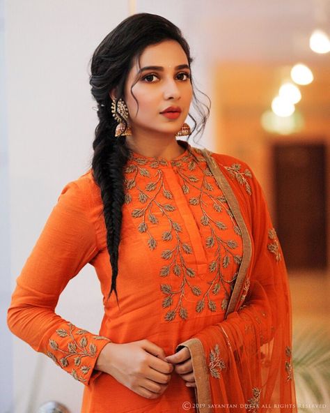 Long Tops Designs, Subhashree Ganguly, Long Top Dress, Dresses For Special Occasions, Plus Size Models, Model Photos, Women Dresses, Indian Outfits, Style Icon