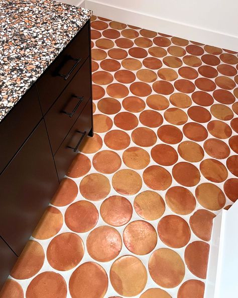 Clay Imports on Instagram: “Yep, everything is bigger in Texas! Tile: Texas Penny - made of 100% natural Saltillo clay Project: the beautiful Montopolis residence…” Funky Floor Tile, Terrazo Kitchen Floor, Terracotta Tiles Bathroom, Patio Floors, Bath Houses, Terracotta Flooring, Decorative Walls, Clay Imports, Slate Tile Floor