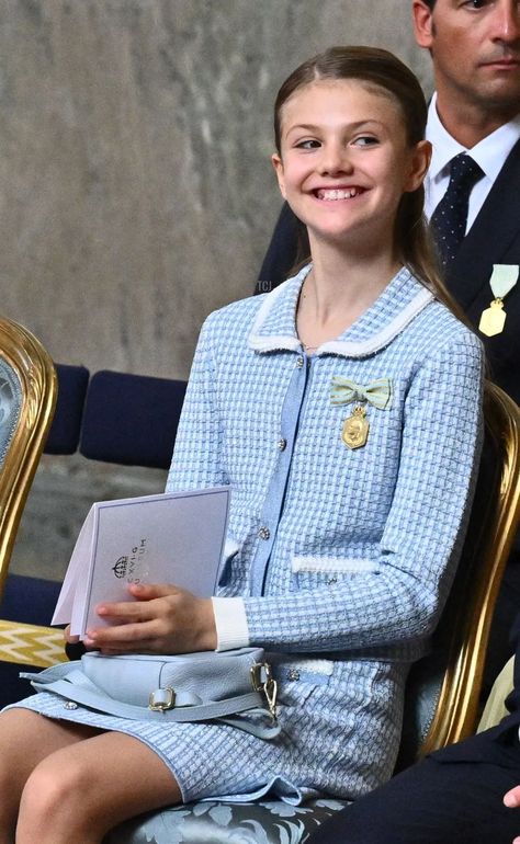 Sparkling Thanksgiving Service Jewels for the King of Sweden’s Golden Jubilee Gif Happy Thanksgiving, Princess Estelle Of Sweden, Thanksgiving Service, Royal Family Portrait, Princess Sofia Of Sweden, Swedish Royalty, Queen Margrethe Ii, Prince Carl Philip, Golden Jubilee