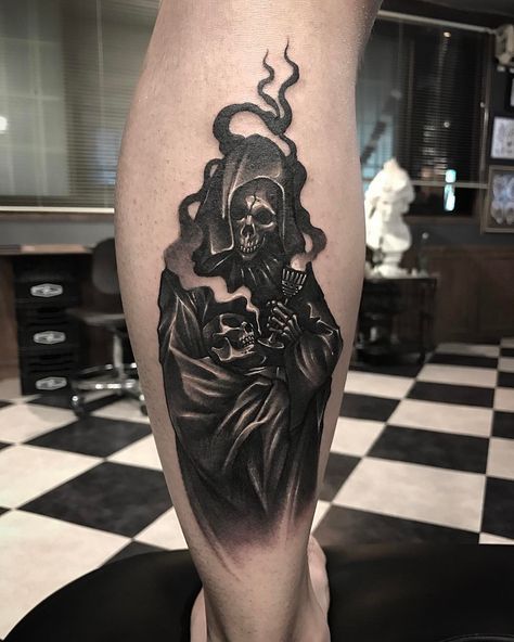 Satanic Tattoos, Tatuagem Masculina Pequena, Evil Tattoo, Grim Reaper Tattoo, Skull Sleeve Tattoos, Reaper Tattoo, Knuckle Tattoos, Evil Tattoos, Sick Tattoo