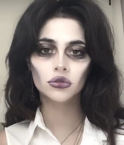 Witch Bride Costume, Female Sweeney Todd Costume, Corpse Bride Make Up Halloween, Cemetary Bride Makeup, Zombie Vampire Makeup, Corpse Halloween Makeup, Victoria Corpse Bride Makeup, Vampire Makeup Scary, Mrs Frankenstein Makeup