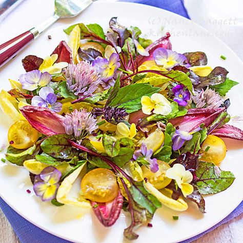 Edible Flowers and Herb Blooms –Recipes for Creating Artful, Delectable Food Garnish Ideas, Belgian Endive, Endive Salad, Edible Flowers Recipes, Flower Food, Edible Flowers, Healthy Salad Recipes, Beautiful Food, Pansies