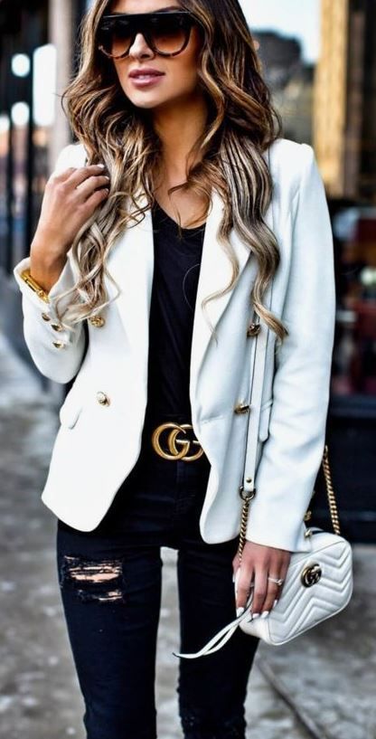 These fall and winter gucci belt outfits are so cute! Gucci Fashion Show, Gucci Belt Outfit, Belt Outfit, Glamouröse Outfits, Black Tees, Blazer Outfit, 2017 Fashion Trends, Gucci Belt, Blazer Outfits