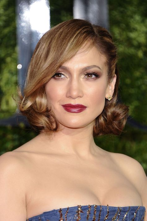 Bronde Is the Hot Hair Color Everyone Is Wearing Right Now Light Brown Hair Shades, Modern Bob Haircut, Coffee Brown Hair, Jennifer Lopez Hair, Coffee Hair, Brown Hair Shades, Brown Ombre Hair, Latest Hair Color, Bronde Hair