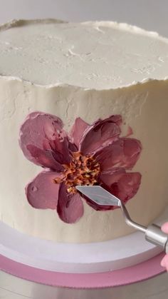 Painted Flower Cakes, Cake Decorating Styles, Fall Flowers Cake, Spatula Cake Decorating, Buttercream Painted Cakes, Autumn Cake Decorating, Painted Floral Cake, Painting On Cakes, Cake Painting Tutorial