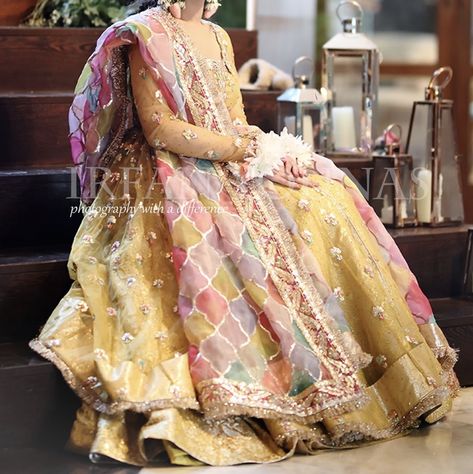 Pastel Mehndi Dress, Pastel Mehndi Outfit, Mehndi Lehnga Designs Pakistani, Mehndi Dresses Pakistani For Girls Simple, Latest Mehndi Dresses Pakistan, Pakistani Bridal Couture, Asian Wedding Dress Pakistani, Bridal Mehndi Dresses, Mehndi Dress