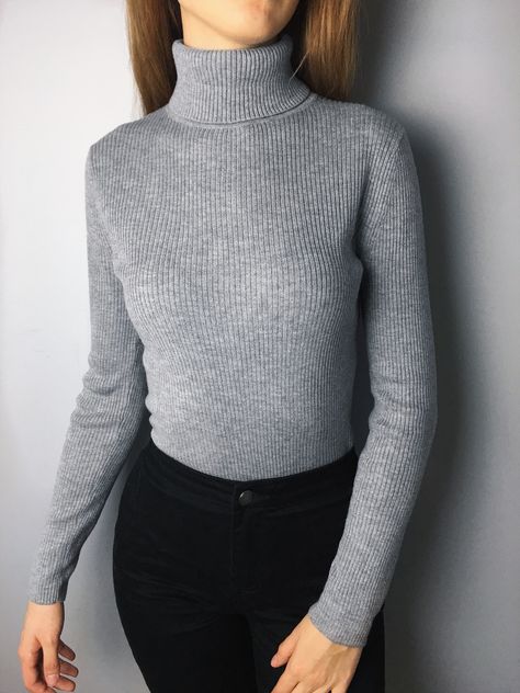 Turtle Neck Aesthetic, Grey Turtleneck Outfit, Eclectic Wardrobe, Woolen Tops, Winter Outfits Aesthetic, Turtleneck Outfit, Grey Turtleneck Sweater, Turtleneck Shirt, Winter Outfit Inspiration