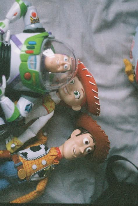 woodies Toy Story Movie, Lilo Et Stitch, Toy Story 3, K Wallpaper, Whatsapp Wallpaper, Wallpaper Tumblr, Woody Toy Story, Wallpaper Iphone Disney, Disney Aesthetic