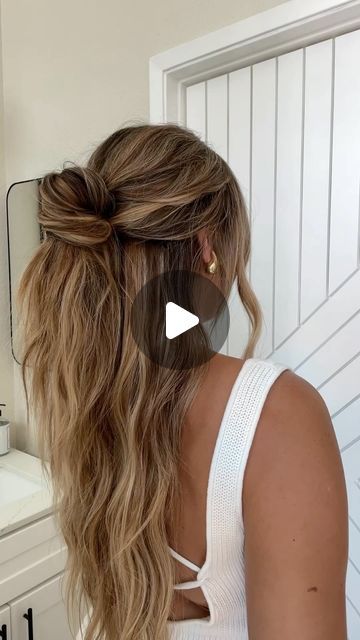 Ponytail Trick, Oblong Face Hairstyles, Easy Ponytail, Blowdry Styles, Hairstyle Hairstyle, Beachy Hair, The Cardigans, Bouncy Hair, Simple Ponytails