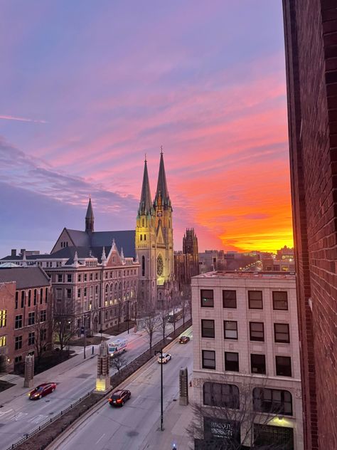 Marquette University Aesthetic, Milwaukee Aesthetic, College Goals, Marquette University, College Motivation, City Skylines, Vision Board Pictures, Dorm Inspo, College Aesthetic