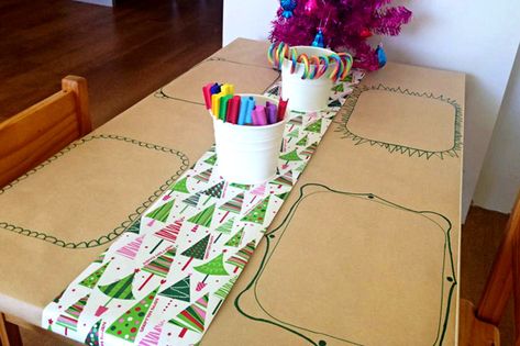 Brown paper + wrapping paper runner + markers = creative kids table for Christmas dinner! Table Setting For Kids, Kids Table Christmas, Christmas Place Settings, Christmas Party Table, Xmas Dinner, Christmas Dinner Table, July Ideas, Kids Christmas Party, Christmas Place