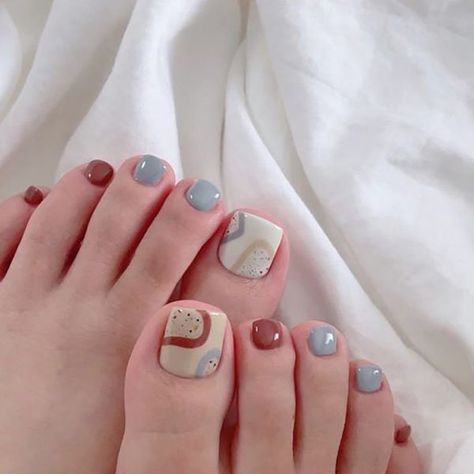 Feet Pedicure Nails, Glitter Toe Nails, Jacksonville North Carolina, Easy Toe Nail Designs, Simple Toe Nails, Feet Nail Design, Kutek Disney, Pedicure Nail Designs, Toe Nail Color