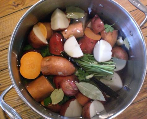 Mineral Broth, Miracle Broth, Bone Broth Recipe, Healing Foods, Broth Recipes, Healing Food, Bone Broth, Back To Nature, Soup And Salad