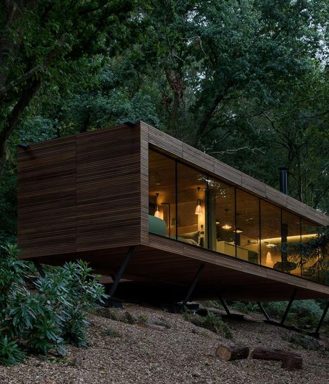 The Looking Glass Lodge is a picturesque woodland retreat with glass facades that let you connect with nature – Yanko Design Small Modern Cabin, Minimalist Cabin, Small House Design Philippines, Woodland Retreat, Lodge House, Woodland House, Eco Lodge, Connect With Nature, Glass Walls