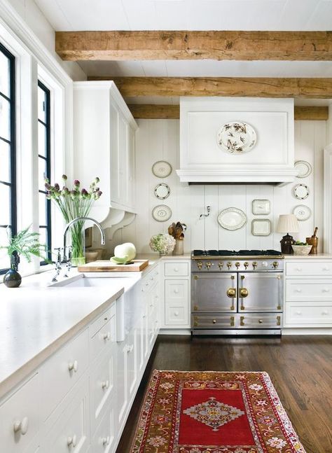 Shiplap wall inspiration (click through for more!) | William Litchfield Architecture - Photo by Erica George Dines Two Tone Kitchen, Black Kitchen, Modern Farmhouse Kitchens, Trendy Kitchen, Black Kitchens, Kitchen Colors, White Cabinets, Küchen Design, Kitchen Style