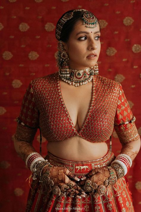 Bride in a red Sabyasachi blouse with corset details! Sabhyasachi Latest Blouses, Sabyasachi Blouse Back Designs, Blouse Sabyasachi Designs, Marodi Work Sabyasachi Blouse, Sabhya Sachi Lehenga Blouse, Sabiya Sachi Blouse, Sabyasachi Blouse Back, Sabyasachi Blouse Designs Pattern, Sabhya Sachi Blouse Designs