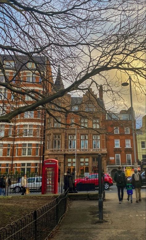 London During Fall, Fall In Europe Aesthetic, London In Fall Aesthetic, Autumn Aesthetic London, London In November Aesthetic, Autumn In London Aesthetic, Fall In London Aesthetic, Uk Autumn Aesthetic, Autumn London Aesthetic