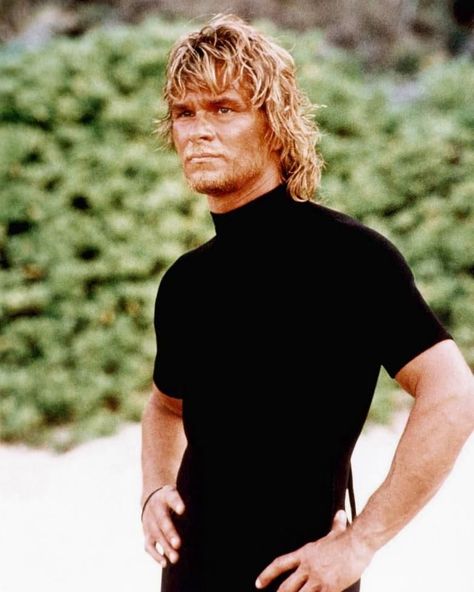 Patrick Swayze on the beach as Bodhi in the classic action movie Point Break (1991) .. .. .. .. .. #patrickswayze #pointbreak #surfing… Patrick Swazey, Point Break 1991, Patrick Wayne, Point Break, Patrick Swayze, Richard Gere, Dirty Dancing, Tough Guy, Matthew Mcconaughey