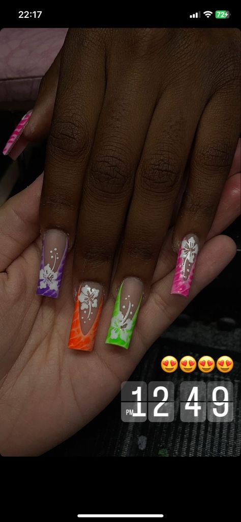 7th Grade Advice, Colorful Flower Nails, Grade Nails, Hibiscus Flower Nails, Hawaiian Nails, Disneyland Nails, Short Lashes, Back To School Nails, Hard Nails