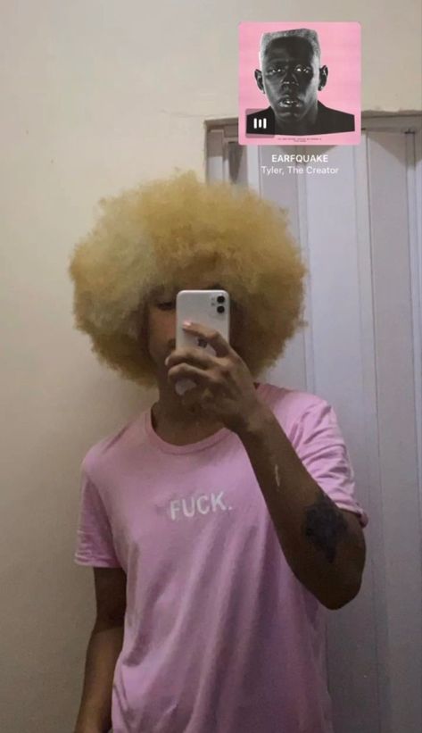 Dyed Afro Men, Blonde Afro Men, Dyed Afro, Blond Afro, Afro Ponytail, Natural Hair Men, Blonde Afro, Emo Scene Hair, Afro Men