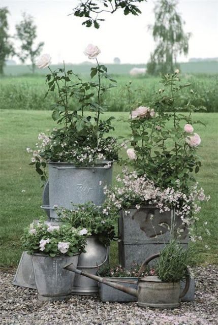 Taman Vintage, Planter Ideas, Have Inspiration, Garden Containers, The Secret Garden, Garden Cottage, Vintage Garden, Rustic Gardens, Country Gardening