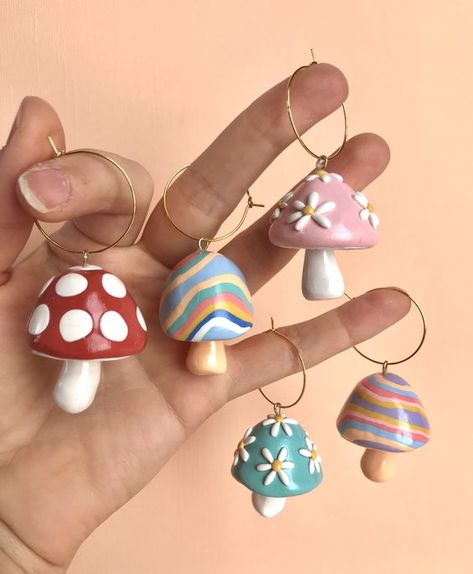 Clay Etsy Ideas, Polymer Clay Aesthetic, Polymer Clay Crafts Ideas, Key Chains Diy, Clay Keychain, Tanah Liat, Clay Diy Projects, Clay Crafts Air Dry, Polymer Clay Diy