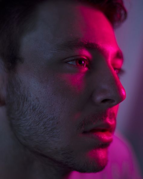 Pink Light Photography, Rgb Light Photography, Rgb Lighting Ideas Photography, Head Challenge, Reflection Drawing, Pink Portrait, Light Shoot, Male Profile, Rgb Lights