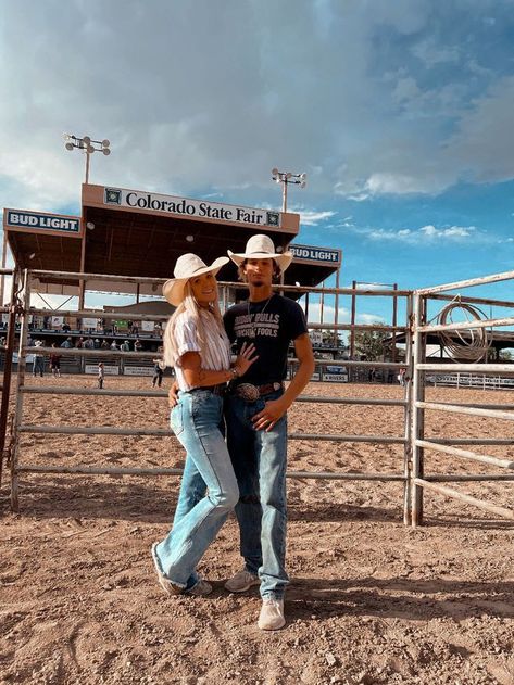 Country Couple Aesthetic, Western Couples, Country Couple Pictures, Country Relationship Goals, Country Relationships, Cute Country Couples, Country Couple, Cute Cowgirl Outfits, Country Couples