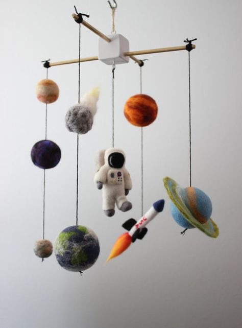 Mobile Diy Baby, Solar System Mobile, Space Mobile, Sistem Solar, Diy Baby Mobile, Baby Mobil, Diy Bebe, Space Nursery, Diy Mobile