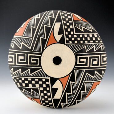 Acoma Pottery, Acoma Pueblo, Southwest Pottery, Clay Slip, Canadian Culture, Plate Decoration, Rain Design, Pueblo Pottery, Beaded Rope