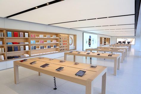 Apple Store - Infinite Loop, CA 1,024×682 pixels Apple Store Design, Furniture Store Design, The Company Store, Display Furniture, Apple Store, Booth Design, Store Display, Commercial Interiors, Tea Room