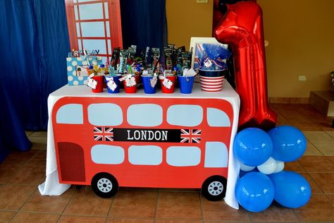 Paddington Bear Party, Oso Paddington, England Party, Royal Birthday Party, British Party, Kids Party Inspiration, Forest Birthday Party, London Theme, London Party