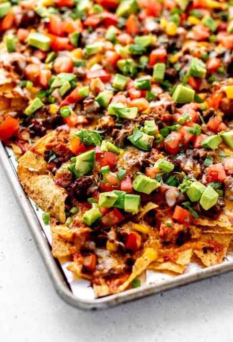 Epic Beef Nachos Supreme {Better than Taco Bell} Beef Nachos Supreme, Easy Beef Nachos, Nachos Supreme Recipe, Nachos Recipe Beef, Beef Nachos, Baked Nachos, Nachos Supreme, Nacho Toppings, Healthy Beef Recipes