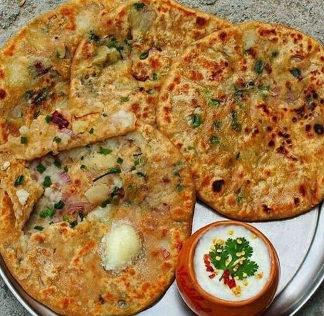 Indian Fast Food, Aloo Paratha, Paneer Tikka, Paratha Recipes, Vegetarian Fast Food, Tastemade Recipes, Indian Cooking Recipes, Vegetarian Snacks Recipes, Desi Food