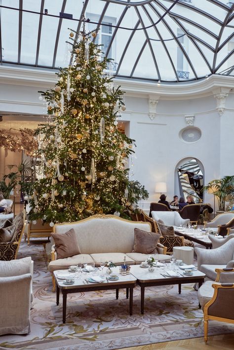 Unveiling Holiday Magic: Discover 2023's Jaw-Dropping Christmas Trees in World's Finest Hotels - The Hotel Trotter Plaza Hotel Christmas, Hotel Christmas Decor, Hotel Christmas Tree, Christmas Hotel, Hotel Christmas, Celtic Christmas, The Shard London, Chocolate Tree, Valrhona Chocolate