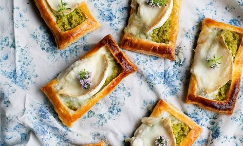 Nigel Slater’s goat’s cheese tart and gooseberry pudding recipes | Food | The Guardian Milk Tarts, Gooseberry Recipes, Savoury Tarts, Green Chile Recipes, Summer Pudding, Milk Tart, Puff Pastry Filling, Chile Recipes, Puff Pastry Tart