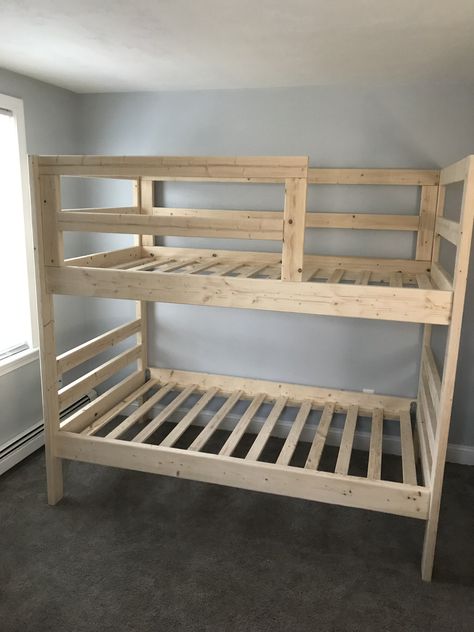 Diy Wooden Bunk Beds, Pallet Bunk Beds Diy, Twin Over Twin Bunk Bed Diy, Diy Bunk Bed With Trundle, Diy Twin Bunk Bed Frame Easy, Small Bunk Bed Rooms, Diy Twin Bunk Beds, Twin Bunk Bed Ideas For Small Room, Twin Bunk Bed Plans