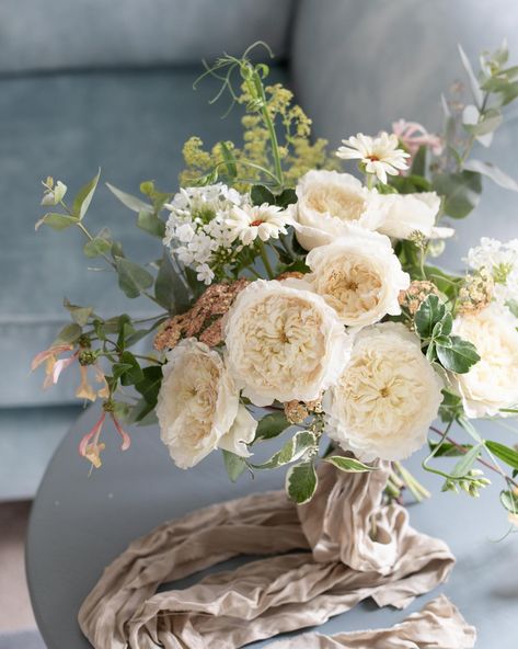 Flowers Guide, Neutral Wedding Flowers, Green Wedding Flowers, Scotland Wedding, Rose Arrangements, Bouquet Ideas, David Austin Roses, Wedding Flower Inspiration, Flower Centerpieces Wedding