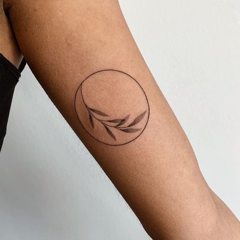 Minimalistic Tattoos, Ouroboros Tattoo, Leaf Tattoo, Hand Poked Tattoo, Poke Tattoo, Hand Poke, Sun Tattoo, Piercing Ideas, Fine Line Tattoos