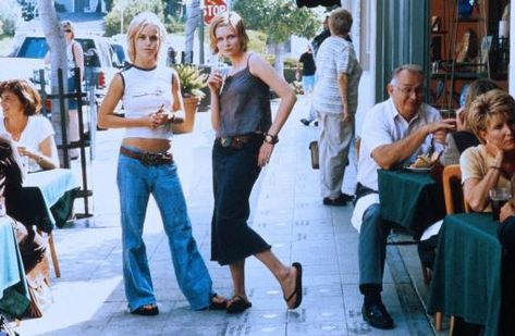 Taryn Manning, Anti Fashion, Isla Fisher, Swimsuit Edition, Kirsten Dunst, Alt Fashion, Marie Antoinette, Well Dressed, Mom Jeans