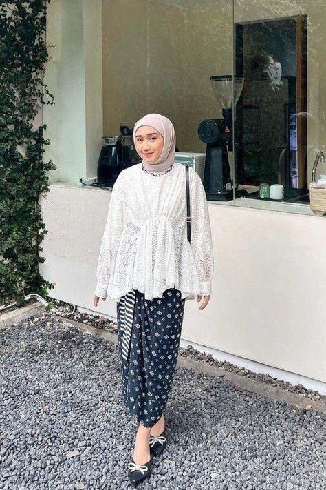 Follow Me ! Ootd Rok Hijab Remaja Aesthetic  Simple #ootd #hijab #remaja Outfit Kondangan Non Hijab, Outfit Kondangan Casual, Ootd Kondangan Casual, Simple Outfits Hijab, Ootd Kondangan Hijab Styles, Mix And Match Outfits Hijab, Kondangan Outfit, Outfit Kondangan, Rok Outfit