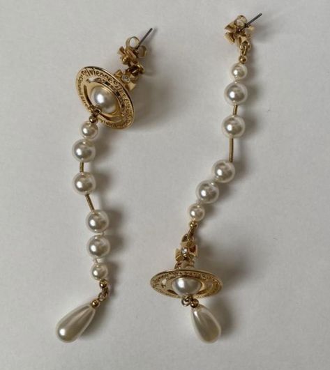 Vivi Westwood Earrings, Vivienne Westwood Henriette Earrings, Vivien Westwood Earrings Gold, Viven Westwood Earrings, Earrings Inspo Aesthetic, Vivienne Westwood Pearl Drop Earrings, Vivienne Westwood Earrings Aesthetic, Vivien Westwood Earrings, Long Earrings Aesthetic