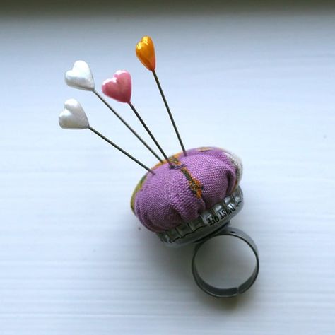 Pin Cushion Ring: 5-Minute Project! Bottlecap Pin, Ring Pincushion, Upcycle Bottles, Reuse Bottles, Diy Pin Cushion, Pin Ring, Plastic Bottle Caps, Beer Bottle Caps, Beer Bottle Cap