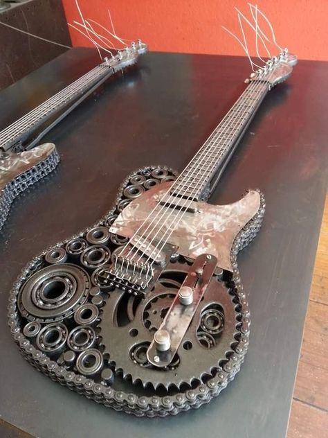 Bicycle Mechanics, Metal Guitar, Ankle Bracelets Diy, Art Projects Ideas, Metal Earth, Metal Working Projects, Metal Artwork Wall, Garden Art Projects, Junk Art