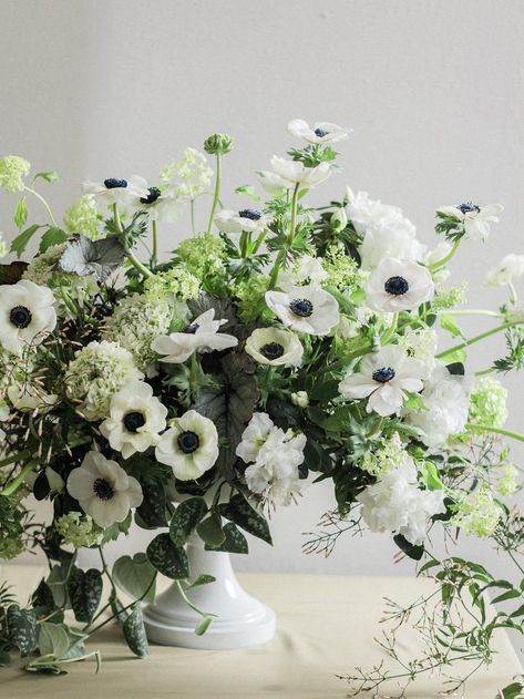 Anemone Arrangement, Anemone Wedding, Anemone Bouquet, White Flower Arrangements, White Anemone, Wedding Table Flowers, Anemone Flower, Floral Event Design, Wedding Fair